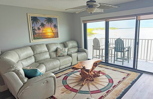 Tavernier House | POPULAR BAYFRONT Townhouse Futura Yacht Club, Pool, Dockage