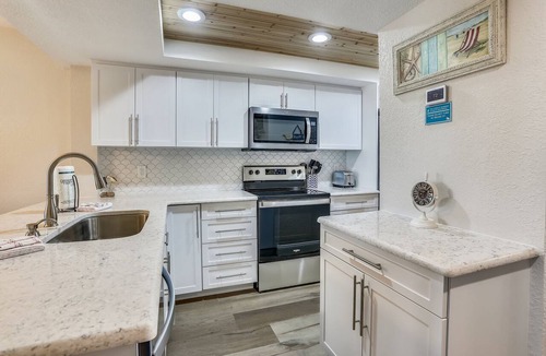Sunset Beach Condo | Premier Top Floor Condo with Bay View - - Pool, Hot Tub - Land's End 4-405