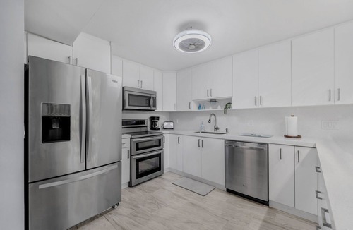 Caloosahatchee Condo | Premier Waterfront Cape Coral Escape-Refreshing Pool & Sunset Views