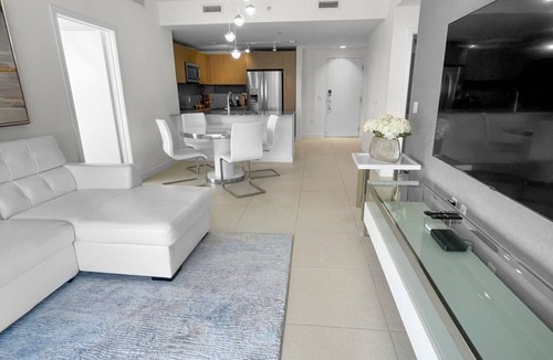 Doral Apartment | Premium 3BR City-View Suite w/Pool & Sauna Access