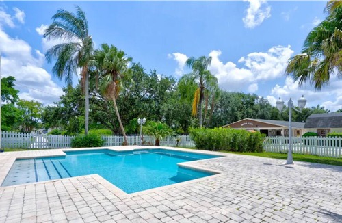Davie House | Premium Ranch House