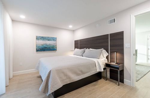 North Naples Hotel | Presidential Suite, exquisite bedroom, bathroom & fully equipped kitchen