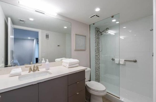North Naples Hotel | Presidential Suite, exquisite bedroom, bathroom & fully equipped kitchen
