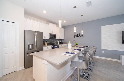 Kissimmee Ski Chalet | Pretty Townhouse 4Bed/3Bath/Pool/5Min Disney