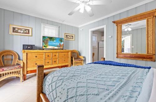 Old Town House | Prime Downtown Location - Truman Little Cozy Cottage