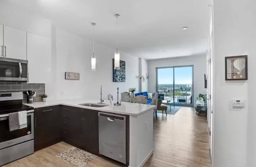 Downtown Tampa House | Prime Location ~ 1BR ~ Balcony ~ Views