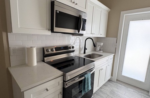 Sunset Beach House | Private 2BR bungalow #10