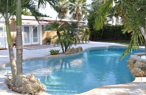Margate House | Private 4BR Heated Pool & Spa Home Pet Friendly Near Beaches