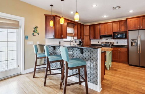Gulfport House | ⭐Private 4BR Home-Water Views-2 Private Balconies-Walking Distance to Downtown⭐