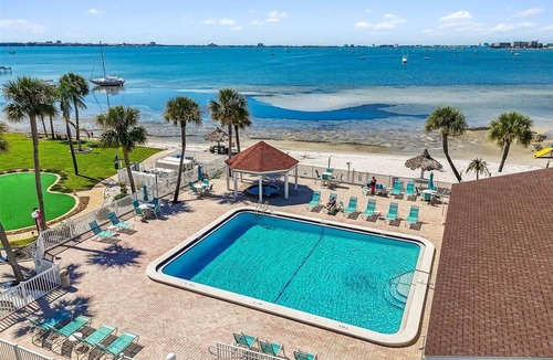 Bayview Condo | Private Beach, 2 Pools & Hot Tub
