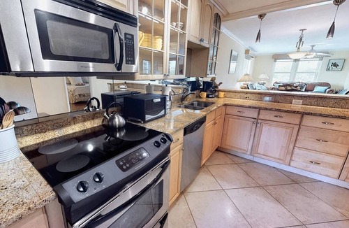 Siesta Key Condo | Private Beach | Bayside Corner Unit | Walk to Turtle Beach | 2 Heated Pools | Dog Friendly!