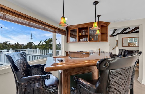 Mantoloking House | Private Beachfront Home in Mantoloking NJ w/Lifeguard- 5 bedroom