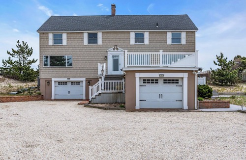 Mantoloking House | Private Beachfront Home in Mantoloking NJ w/Lifeguard- 5 bedroom