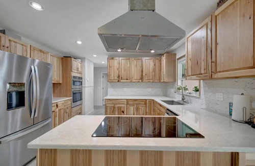 Alabama Grove Terrace House | Private Dock & Screened-in Pool | Free Boat Lift