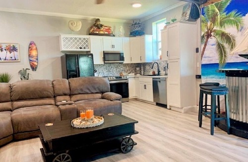 South Gulf Cove House | Private Guest Apartment Close to Several Beautiful Beaches