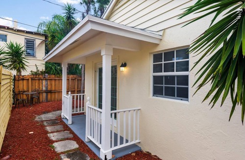 Old Northwood Historic District Villa | Private Guest house #4