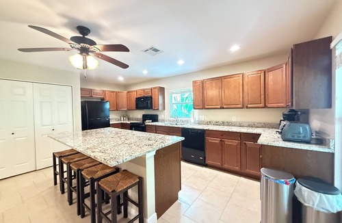 Oakes Estates House | Private Guest House on Acreage