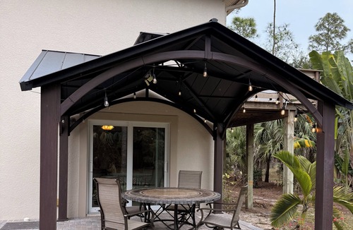 Oakes Estates House | Private Guest House on Acreage