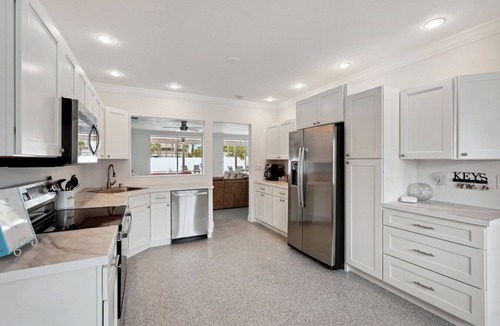 Saint Armands Key House | Private Heated Pool & Fenced Yard - Pets Welcome! Private Gate to St. Armands!