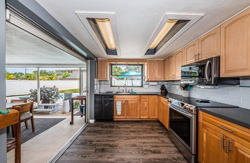 Bayhaven House | Private Heated Pool Walk 1 mile To Beach!