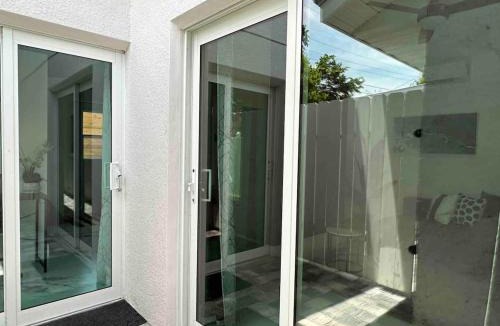 Bay Acres House | Private house with loft