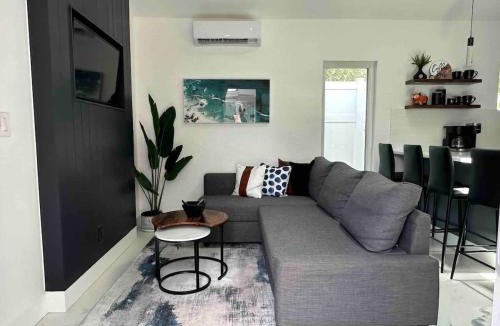 Bay Acres House | Private house with loft