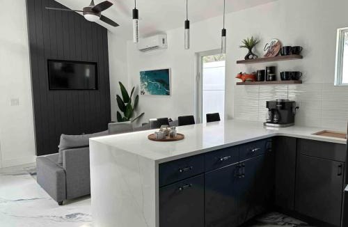 Bay Acres House | Private house with loft
