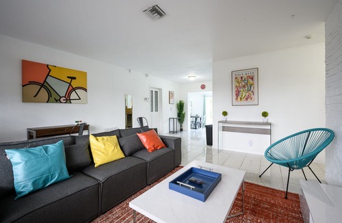 West Hollywood House | Private Oasis in Hollywood 3 bedrooms with Pool