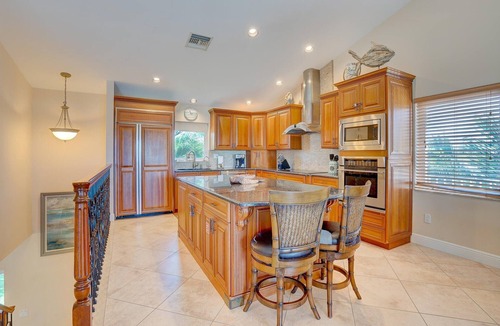 Marathon House | PRIVATE OASIS! Vacation Home with a place for Everyone. Book now for summer!
