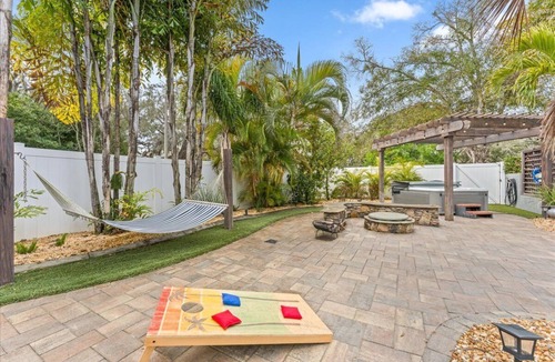 Palm Harbor House | Private Palm Harbor Home H/Pool, Hot Tub, Tiki Bar, Putting Green and More!