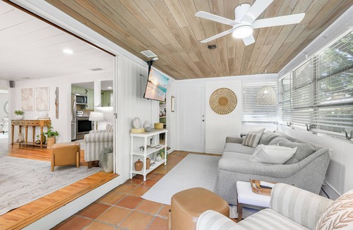 South Gate Ridge House | PRIVATE Peaceful Sarasota 2 Bed 2 Bath Oasis with Pool, Outdoor Kitchen, Hot Tub