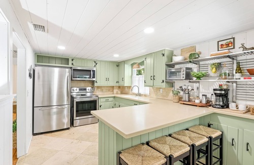 South Gate Ridge House | PRIVATE Peaceful Sarasota 2 Bed 2 Bath Oasis with Pool, Outdoor Kitchen, Hot Tub
