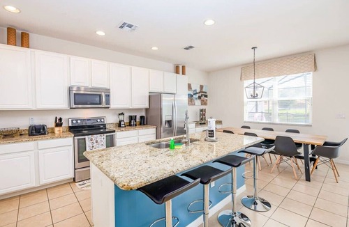 Bellavida House | Private Pool and Lake Views Near Disney Parks