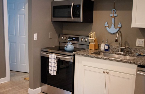 Highland City Apartment | Private Pool, Fire pit, Pet-friendly Home