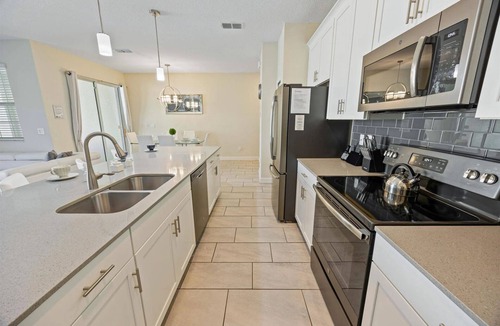 Bay Lake House | PRIVATE POOL/FREE RESORT ACCESS/CLOSE TO DISNEY/Restaurants nearby/Storey Lake!