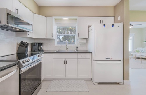 Seminole House | Private Pool Newly Renovated 5 minutes to the Beach