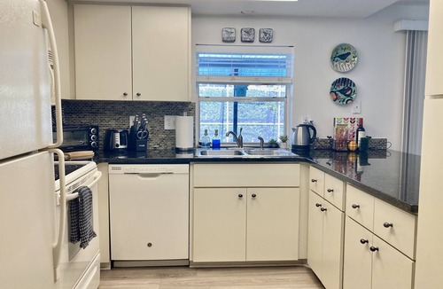 Gulf Gate Estates House | Private Pool Oasis features a Salt Water Pool, 3BR-2BA, 2 miles from Siesta Key”