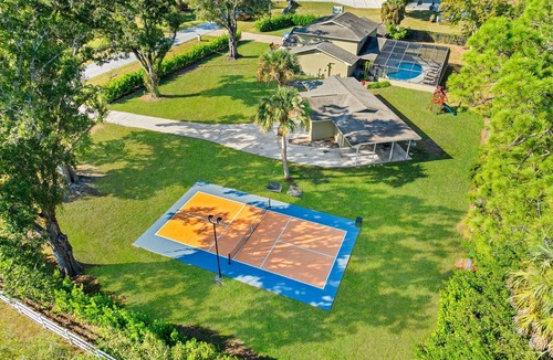 Westchase House | Private Pool * Pickleball * Game Room * Sleeps 18!