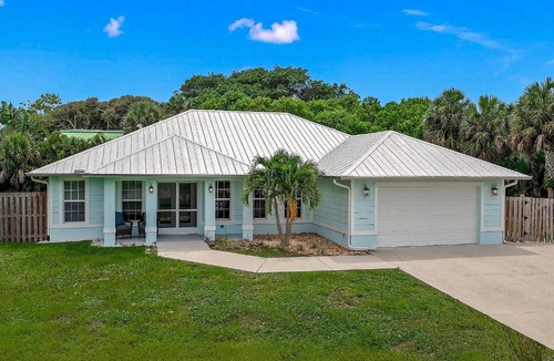 Fort Pierce Shores House | Private Pool & Steps to Ocean: Island Beach House!