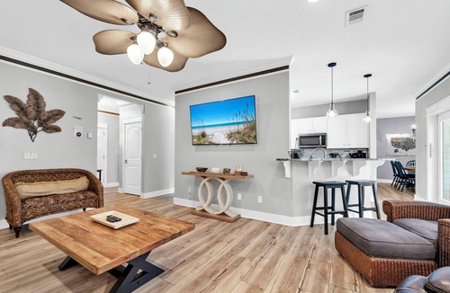 Upper Grand Lagoon House | ☀️Private Pool - Close to Beach - Free Parking - Pet Friendly