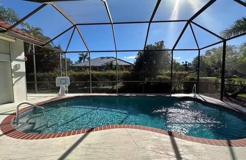 Gateway House | Private relaxing pool house with 4 bed/3 baths