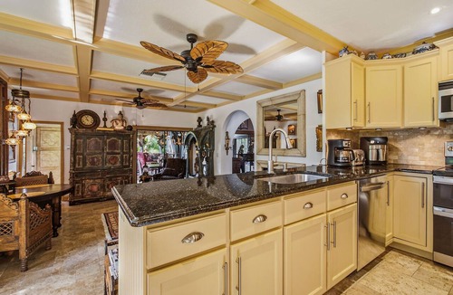 Biggar House | Private Serene Florida Estate Near Beaches