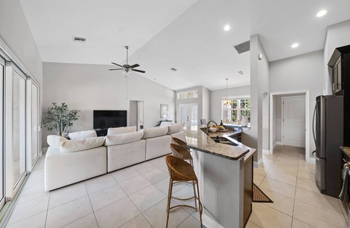 North Port House | PRIVATE, SPACIOUS, COZY & CLEAN! CLOSE TO EVERYTHING. GULF COAST 20 MIN AWAY 🏝