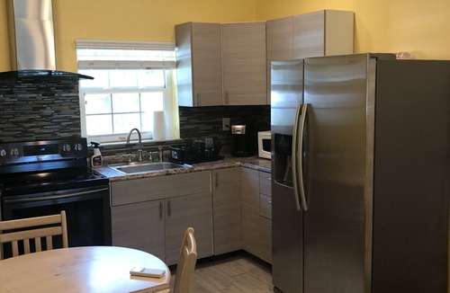 South Gate Ridge Apartment | Private Studio with pool 4.8 mil. from the beach!