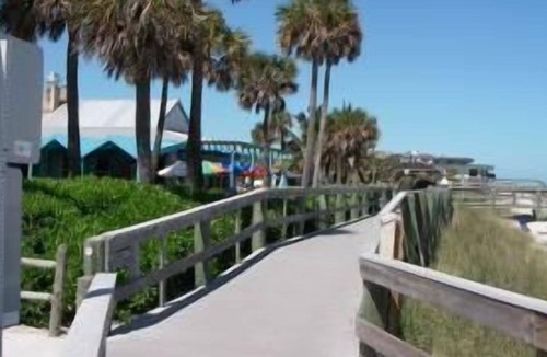Vero Beach Villa | Private Villa Near Beach, Golf, Outlet Mall & Fine or Casual Dining. Pets.