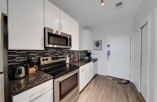 Brewerytown Apartment | Professional suite With Free Parking I Pool