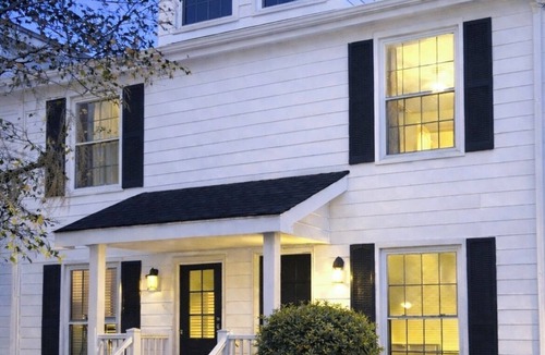 The Old Commons House | Promotions! Stylish Historic District Retreat Courtyard Bikes Walk