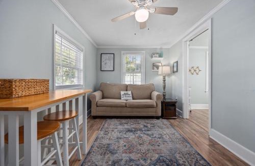 Garden City House | Pura Vida Villa 4 Blocks 2 Ocean Dog Friendly & Fenced Yard