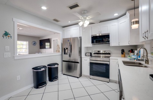 Holmes Beach House | Putting Green - Flip Flops Forever by SeaBreeze Vacation