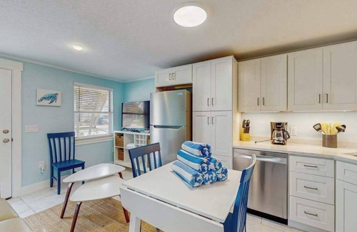 Holmes Beach Villa | Quaint beachfront duplex villa in ideal location with screened lanai & free trolley